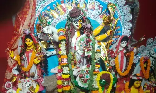 बंगाल में तेज रफ्तार ट्रक ने दुर्गा पूजा में आए दो लोगों को कुचला