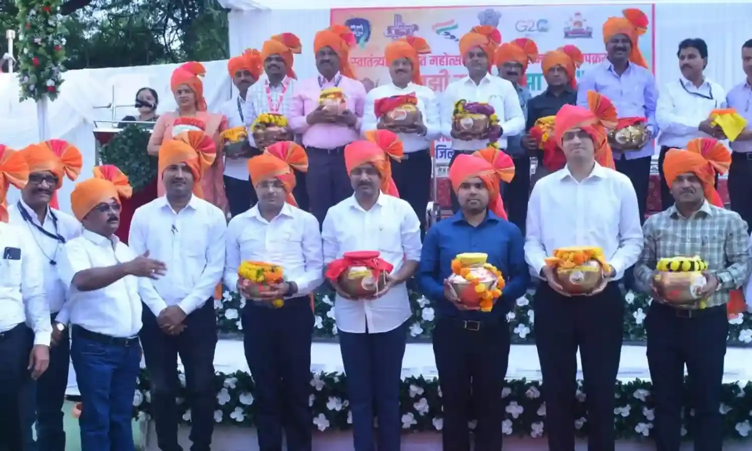 अमरावती जिले की मिट्‌टी लेकर, अमृत कलश मुंबई रवाना