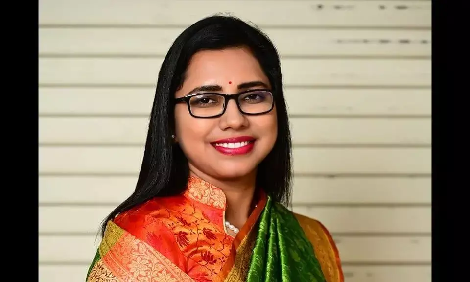 निशा बांगरे की स्थिति न घर के और न घाट के जैसी