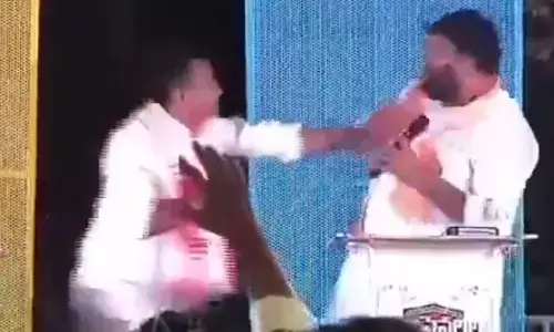 बीआरएस विधायक ने लाइव टीवी डिबेट के दौरान भाजपा उम्मीदवार पर किया हमला  बीआरएस विधायक ने लाइव टीवी डिबेट के दौरान भाजपा उम्मीदवार पर किया हमला