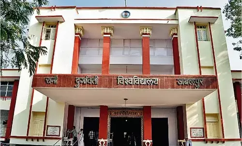 रादुविवि में 500 कर्मचारी और शिक्षक उसमें से 300 की लगा दी चुनाव ड्यूटी