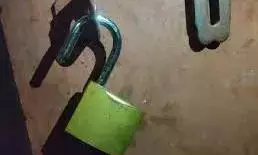 मकान का ताला तोड़कर माल उड़ा ले गए चोर मकान का ताला तोड़कर माल उड़ा ले गए चोर