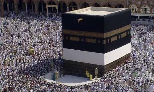 दुबई पुलिस ने हज यात्रा कराने के नाम पर 150 लोगों से धोखाधड़ी के आरोप में प्रवासी भारतीय को गिरफ्तार किया