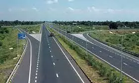 रोड किनारे रखा शासकीय माल चुराने का प्रयास रोड किनारे रखा शासकीय माल चुराने का प्रयास