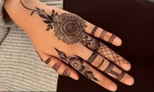 इस बार लगाए लेटेस्ट और यूनिक मेहंदी डिजाइन, यहां से लें आइडिया