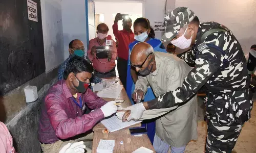 चुनाव तैयारियों की समीक्षा के लिए चुनाव आयोग की टीम पटना पहुंची