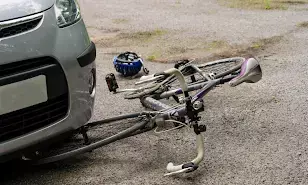 सिंगापुर में साइिकल चालक को टक्कर मारने वाले बुजुर्ग भारतीय मूल के चालक को जेल