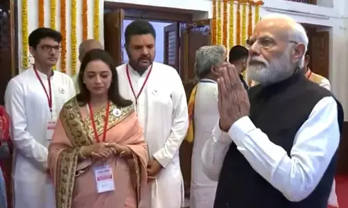 चित्रकूट में प्रधानमंत्री नरेंद्र मोदी ने अरविंद भाई पर जारी किया डाक टिकट चित्रकूट में प्रधानमंत्री नरेंद्र मोदी ने अरविंद भाई पर जारी किया डाक टिकट