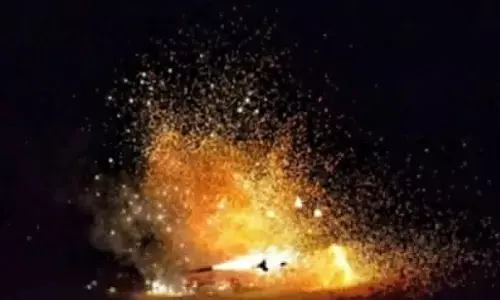 यूपी में पटाखा फैक्ट्री में विस्फोट, नाबालिग की मौत