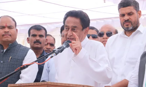 शिवराज सरकार में कमीशन का बोलबाला : कमलनाथ शिवराज सरकार में कमीशन का बोलबाला : कमलनाथ