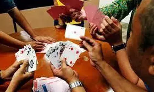 पुलिस अधीक्षक कार्यालय के बैरक में जुआ खेलते 7 पुलिसकर्मी रंगे हाथ पकड़ाए