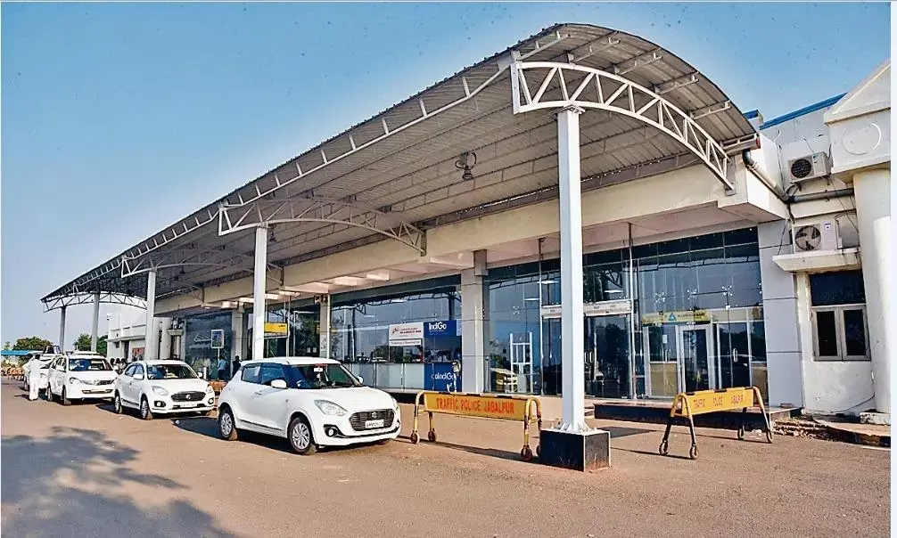 दीपावली की आहट से ही मुंबई का एयर फेयर आसमान पर, त्योहार की आड़ में जमकर लूट