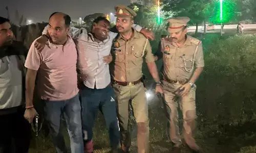 पुलिस ने मुठभेड़ के बाद चार बदमाशों को किया गिरफ्तार, यात्रियों को लिफ्ट देकर लूट की वारदात को देते थे अंजाम पुलिस ने मुठभेड़ के बाद चार बदमाशों को किया गिरफ्तार, यात्रियों को लिफ्ट देकर लूट की वारदात को देते थे अंजाम