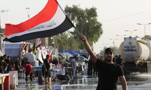 इराकी मौलवी अल-सद्र ने की अमेरिकी दूतावास बंद करने की मांग इराकी मौलवी अल-सद्र ने की अमेरिकी दूतावास बंद करने की मांग