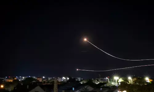 गाजा सीमा पर इजराइली सेना व फिलिस्तीनी आतंकवादियों के बीच गोलीबारी