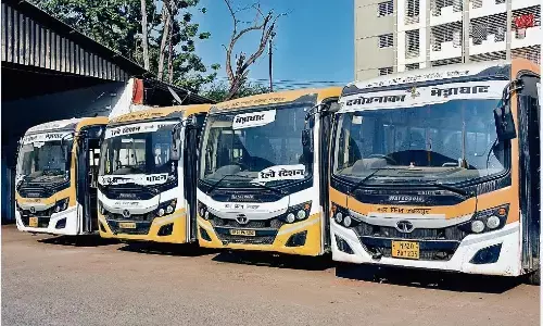 शहर में 15 दिनों से मेट्रो बसें बंद, परेशान हो रहे यात्री शहर में 15 दिनों से मेट्रो बसें बंद, परेशान हो रहे यात्री