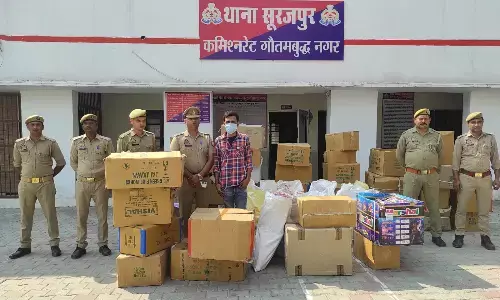 ग्रेटर नोएडा में अवैध पटाखों के साथ एक अभियुक्त गिरफ्तार