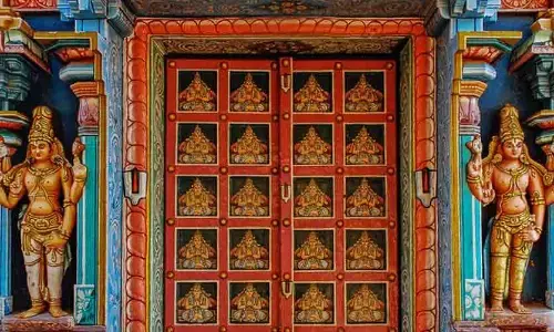 चंद्रग्रहण शुरू होने से 9 घंटे पहले सूतक काल शुरू होने के चलते मंदिरों के कपाट बंद रहे