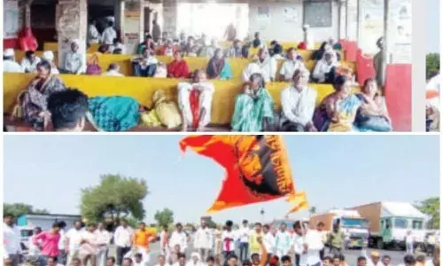मोबाइल टावर पर चढ़े आंदोलनकारी- पुलिस मे नीचे उतारा, प्रदर्शन से यातायात हुआ प्रभावित