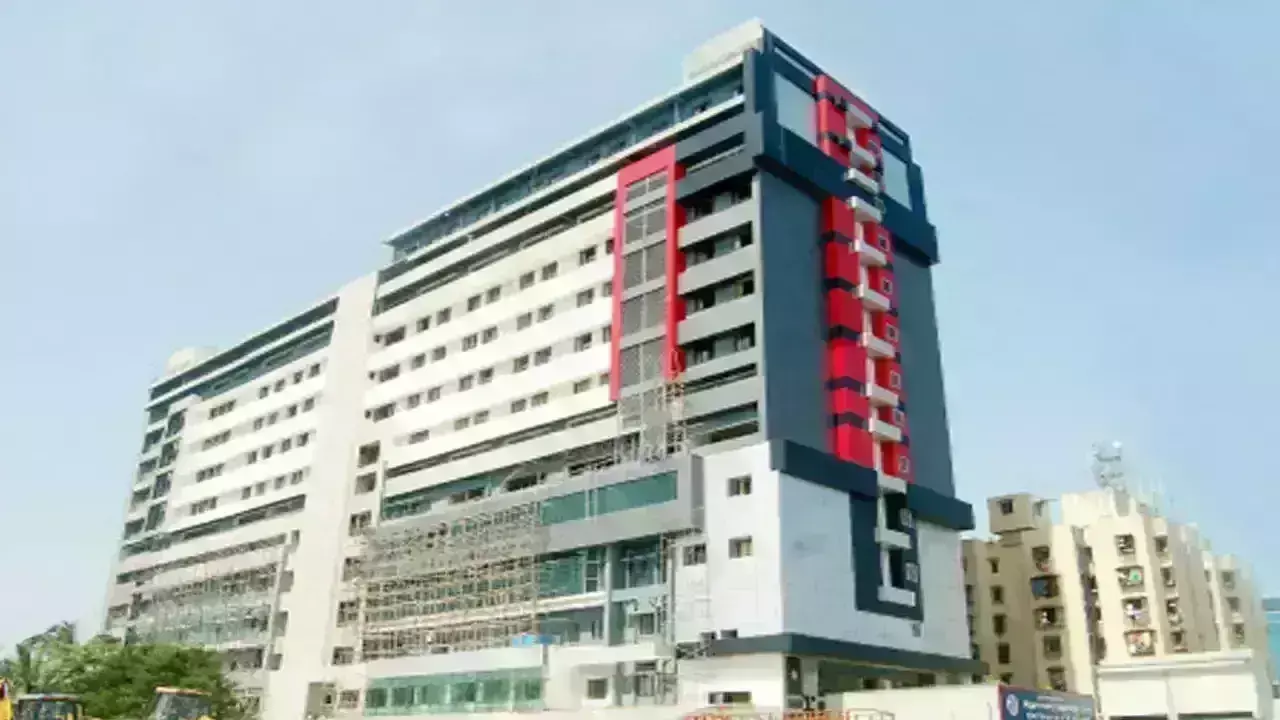 मनपा के ट्रॉमा अस्पताल में मरीज भगवान भरोसे, आईसीयू से गायब रहते हैं डॉक्टर मनपा के ट्रॉमा अस्पताल में मरीज भगवान भरोसे, आईसीयू से गायब रहते हैं डॉक्टर