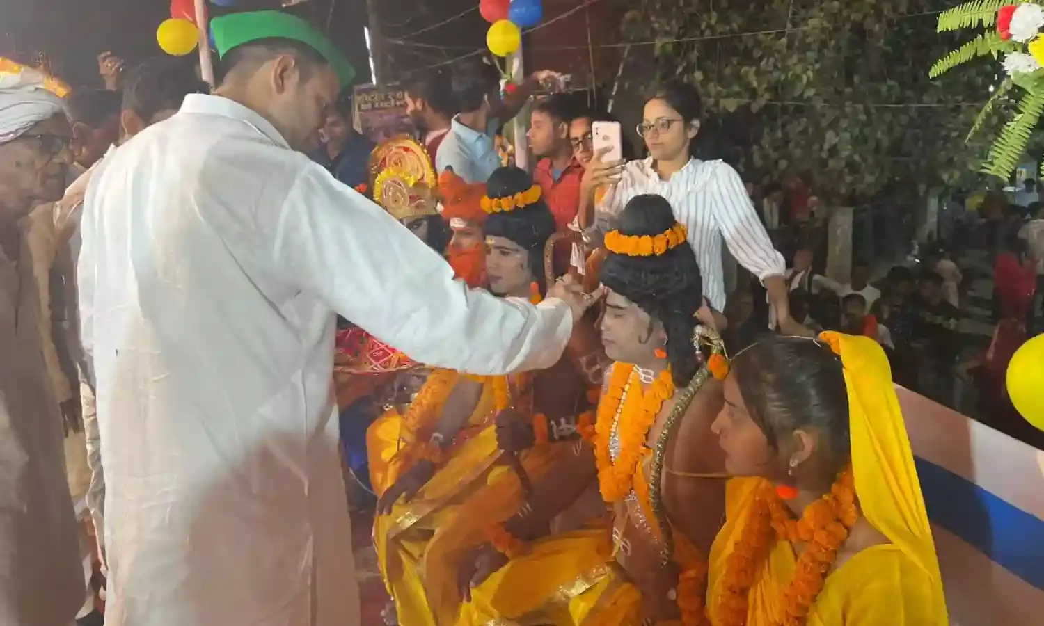 तेज प्रताप ने भरत मिलाप में लोगों को सम्पूर्ण रामायण पढ़ने की दी नसीहत, सारण से चुनाव लड़ने के भी दिए संकेत