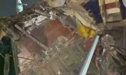 आंध्र में दुर्घटना के बाद दो ट्रेनें रद्द, 5 के मार्ग बदले गए