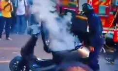 पुणे में ओला इलेक्ट्रिक स्कूटर में लगी आग पुणे में ओला इलेक्ट्रिक स्कूटर में लगी आग