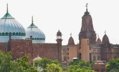 कृष्ण जन्मभूमि-शाही ईदगाह विवाद, सुप्रीम कोर्ट ने मस्जिद प्रबंधन की याचिका पर सुनवाई स्थगित की कृष्ण जन्मभूमि-शाही ईदगाह विवाद, सुप्रीम कोर्ट ने मस्जिद प्रबंधन की याचिका पर सुनवाई स्थगित की