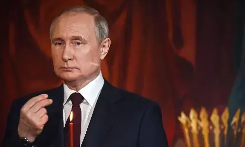 रूस निष्पक्ष दिखने की आड़ में दे रहा हमास का साथ, जानें क्या है पुतिन का प्लान? रूस निष्पक्ष दिखने की आड़ में दे रहा हमास का साथ, जानें क्या है पुतिन का प्लान?