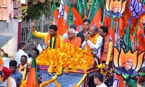 पिता के साथ बेटी ने भी भरा नामांकन