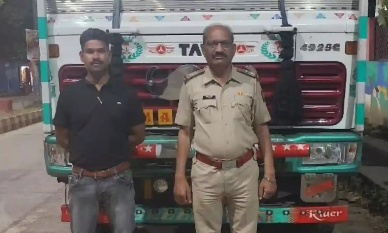 रेत ढुलाई करने वाले  ट्रैक्टर व ट्रक पकड़ाए