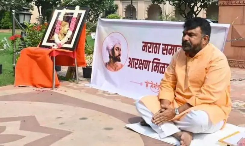मराठा आरक्षण के लिए सांसद हेमंत पाटील अनशन पर बैठे