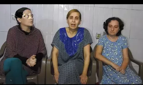 फिलिस्तीनी कैदियों को मुक्त करें, ताकि हम घर लौट सकें : इजरायली बंधक फिलिस्तीनी कैदियों को मुक्त करें, ताकि हम घर लौट सकें : इजरायली बंधक