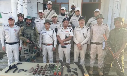 मणिपुर में लूटे गए 12 हथियार और भारी मात्रा में गोला-बारूद बरामद