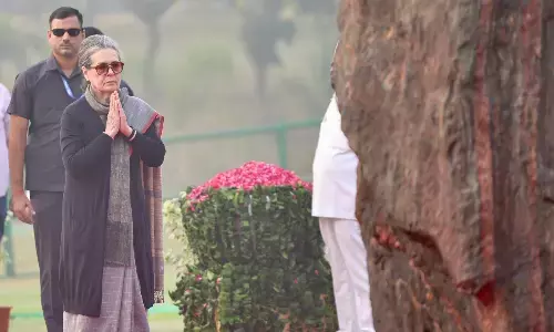 खड़गे, सोनिया, राहुल ने पुण्यतिथि पर इंदिरा गांधी को अर्पित की पुष्पांजलि