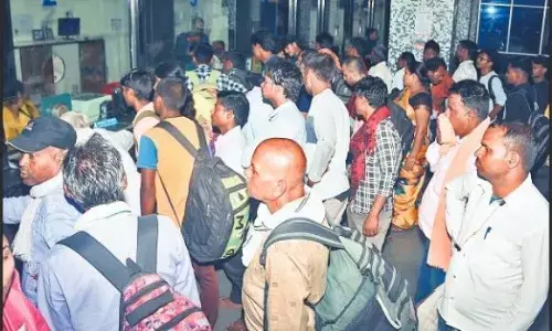 टिकट दलालों पर नजर रखने रेलवे ने तैनात किए सीसीआई टिकट दलालों पर नजर रखने रेलवे ने तैनात किए सीसीआई