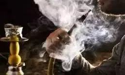 कैफे में चल रहे हुक्का पार्लर पर छापा, प्रबंधक गिरफ्तार