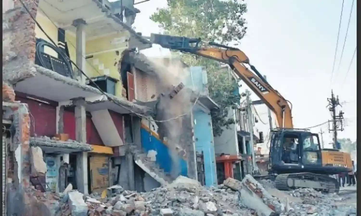 फ्लाईओवर एक्सटेंशन में बाधक निर्माण हटाए