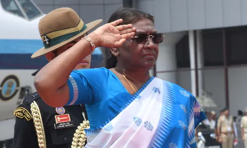 राष्ट्रपति ने राष्ट्रीय सुरक्षा को खतरा होने पर मेजर की सेवाएं बर्खास्त कीं राष्ट्रपति ने राष्ट्रीय सुरक्षा को खतरा होने पर मेजर की सेवाएं बर्खास्त कीं