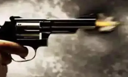 पटना में बालू खनन में वर्चस्व को लेकर दो गुटों में जमकर चली गोलियां, 5 पोकलेन मशीन फूंके