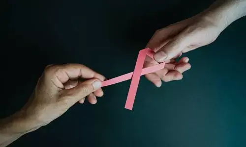 युवा भारतीय महिलाओं में स्तन कैंसर के मामले काफी बढ़ रहे हैं युवा भारतीय महिलाओं में स्तन कैंसर के मामले काफी बढ़ रहे हैं