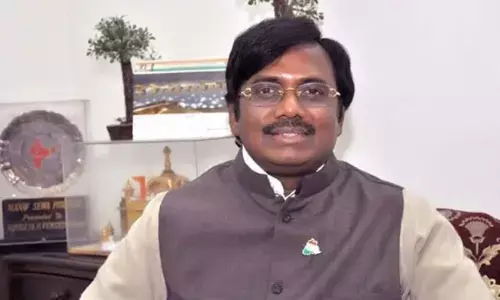 तेलंगाना बीजेपी को एक और झटका, पूर्व सांसद विवेक कांग्रेस में शामिल तेलंगाना बीजेपी को एक और झटका, पूर्व सांसद विवेक कांग्रेस में शामिल