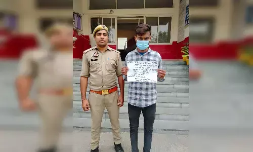 झूठे केस में फंसाने के नाम पर कर रहा था ब्लैकमेल, वांछित गिरफ्तार, महिला फरार