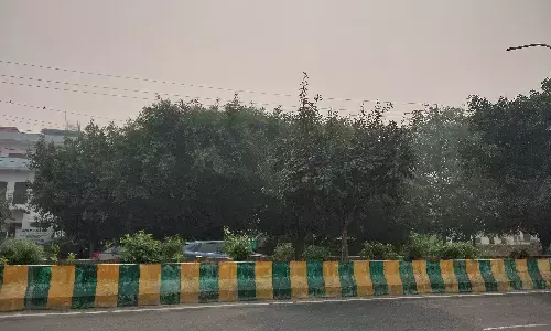 नोएडा-ग्रेटर नोएडा में छाई स्मॉग की चादर, रेड जोन में एक्यूआई