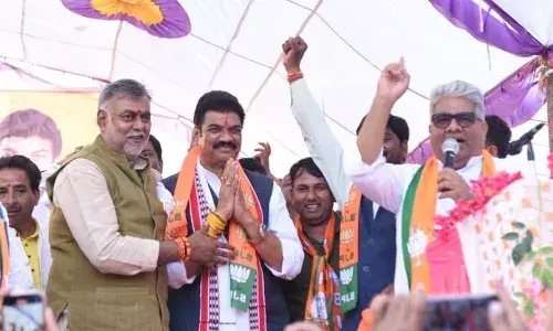 सुरखी विधानसभा के राहतगढ़ में विशाल जनसभा को केंदीय मंत्रियों ने किया संबोधित सुरखी विधानसभा के राहतगढ़ में विशाल जनसभा को केंदीय मंत्रियों ने किया संबोधित