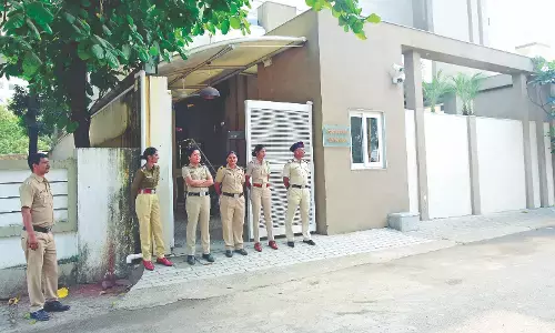 मंत्री, विधायक व नेताओं के निवास स्थानों की सुरक्षा बढ़ी