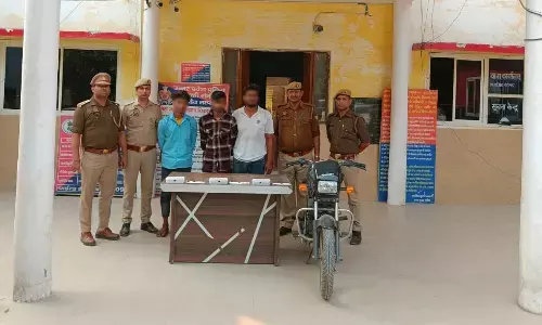 नोएडा पुलिस ने तीन लुटेरों को किया गिरफ्तार, तीन मोबाइल और बिना नंबर प्लेट की बाइक बरामद