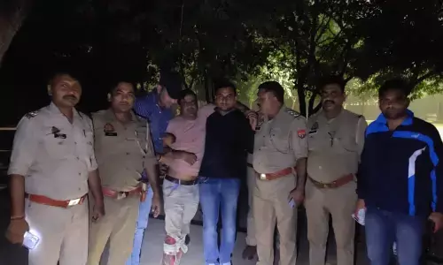 नाबालिग के साथ रेप का आरोपी डॉक्टर शहजाद मुठभेड़ में गिरफ्तार नाबालिग के साथ रेप का आरोपी डॉक्टर शहजाद मुठभेड़ में गिरफ्तार