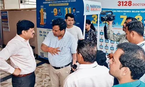 सोना-चाँदी के कारोबारी के प्रतिष्ठान और निवास पर छापा, स्टॉक की जाँच सोना-चाँदी के कारोबारी के प्रतिष्ठान और निवास पर छापा, स्टॉक की जाँच