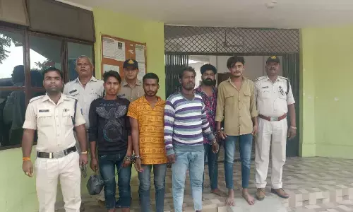 अगवा कर युवक को लूटने पर 3 जिलों के 5 बदमाश गिरफ्तार अगवा कर युवक को लूटने पर 3 जिलों के 5 बदमाश गिरफ्तार